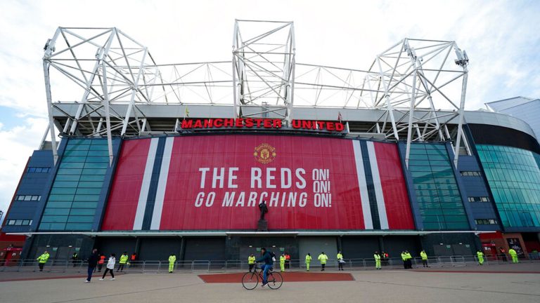 Nyuma yo kwirukana Cristiano Ronaldo ikipe ya Manchester united ihise ishyirwa ku isoko.