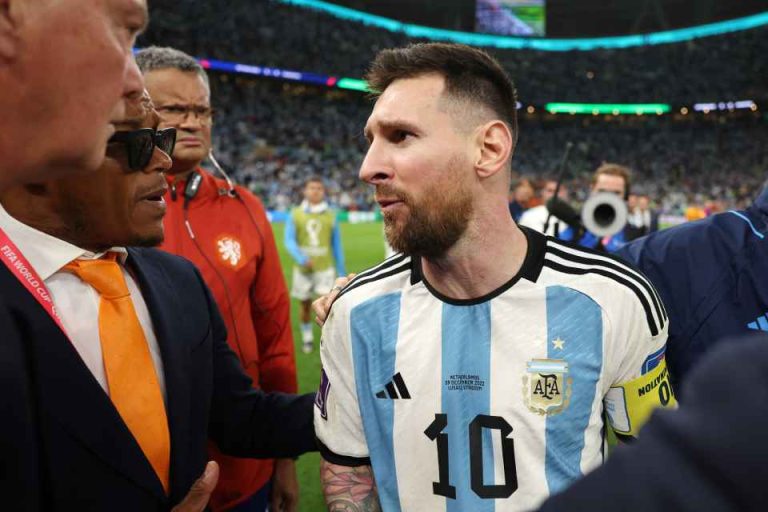 Lionel Messi udakunze kuvuga menshi yashwanye bikomeye na Van Gaal utoza ubuholandi. 