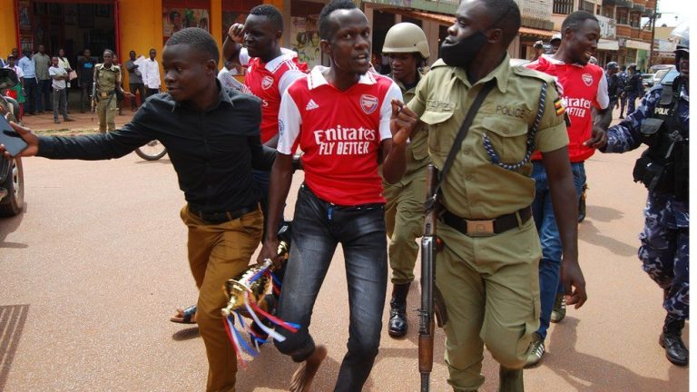 UGANDA: Abafana ba Arsenal batawe muri yombi bazira kwishimira intsinzi.